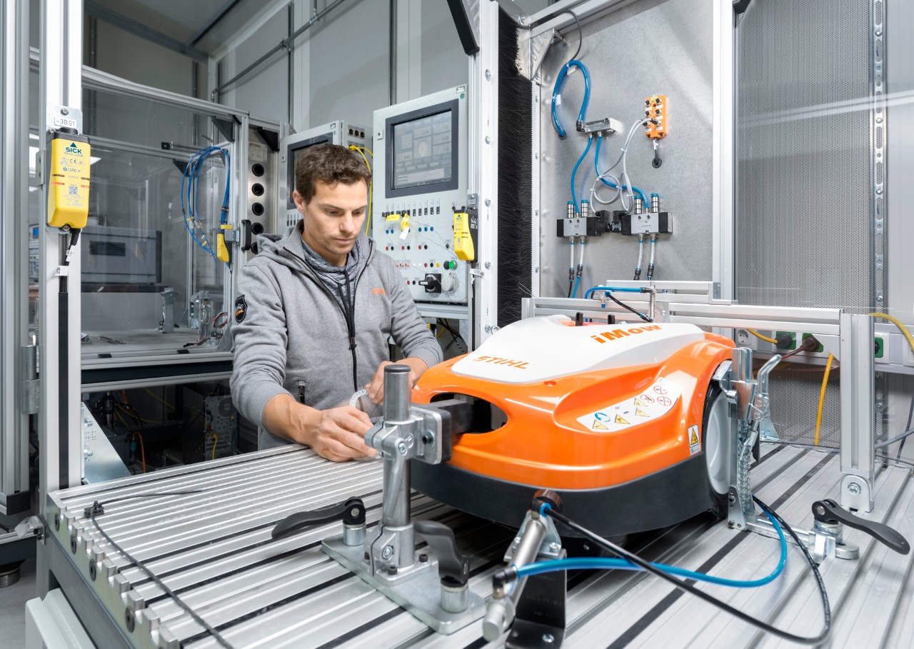 iMOW-testområdet på taket av STIHL Tirol dekker et areal på 3000 kvadratmeter.